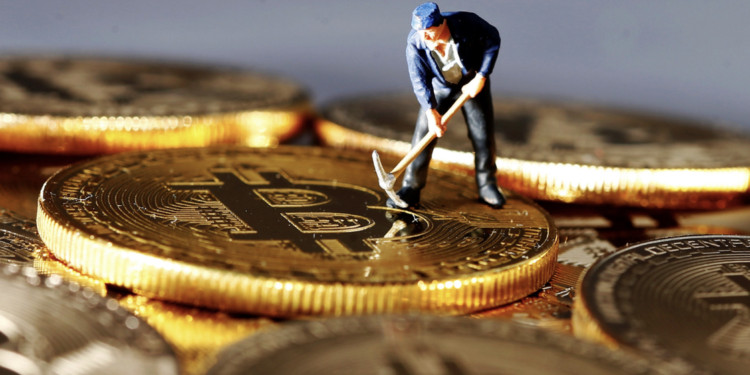 BTC进入 “阶梯式”上涨模式16 万美元触手可及？